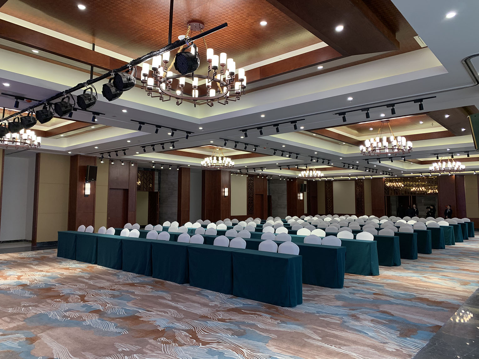 【BOB国际在线·会议系统案例】东海青松林酒店宴会厅